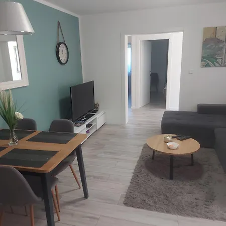 アパート Two Bedroom