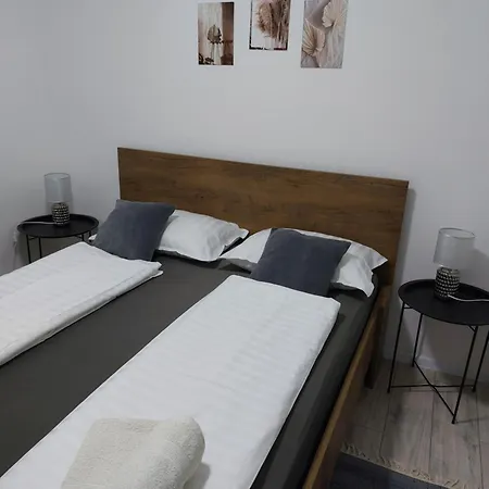 Two Bedroom 아파트 *