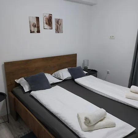 Two Bedroom 아파트 카스타브